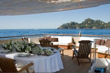 LADY VICTORIA - Alfresco Dining